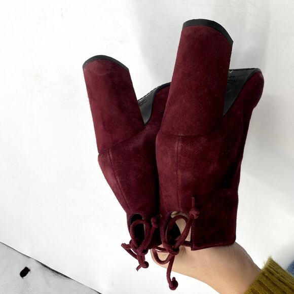 Stuart Weitzman maroon Pointed toe Block Heel booties - Picture 3 of 6